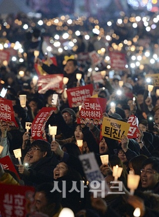 청와대 앞까지 200m… '5차 촛불집회' 청운효자동 주민센터까지 행진 청와대 앞까지 200M… '5차 촛불집회' 청운효자동 주민센터까지 행진
