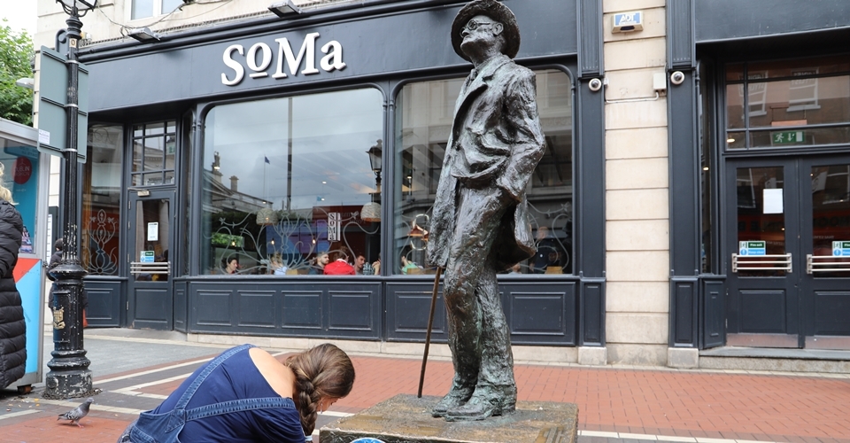 아일랜드 더블린에 있는 제임스 조이스의 동상. 그는 일반적인 글쓰기 법칙과 가장 동떨어진 작가로 뽑힌다. /뉴시스·AP