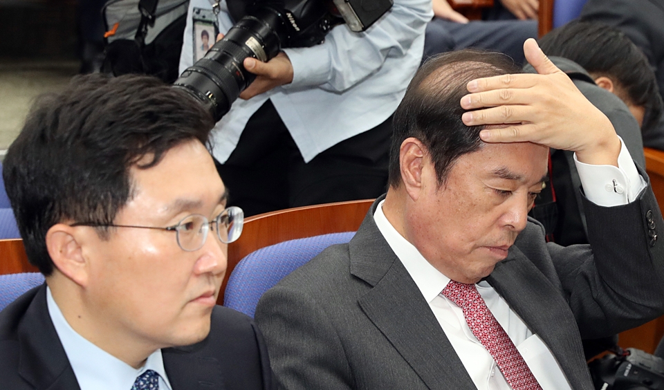 자유한국당 '판도라의 상자'로 박근혜 전 대통령 탄핵 책임론이 떠올랐다. /뉴시스