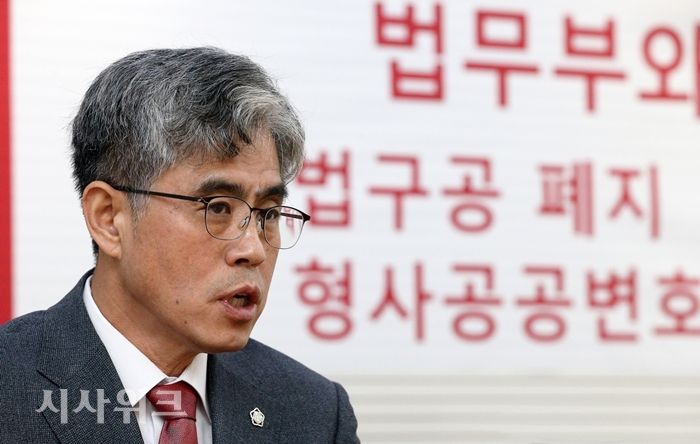 이율 변호사는 내년 서울변회 회장직에 당선될 시 대한법률구조공단 폐지와 국선변호인제도 개선에 앞장서겠다고 밝혔다. 사진=김경희 기자
