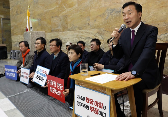 바른미래당이 27일 오후 신촌에서 서울지역 당원 및 지지자들과 모여 연동형 비례대표제 도입을 촉구하는 집회를 가질 예정이다. /뉴시스