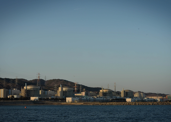 바닷가 반대편에서 바라본 월성 원자력발전소 1호기의 모습. 한국수력원자력은 2018년 6월 월성 1호기의 조기폐쇄를 결정했다. /뉴시스