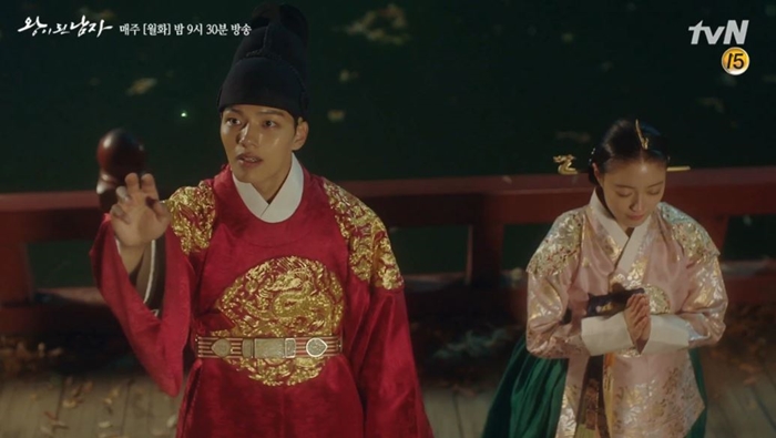 ‘왕이 된 남자’의 기세가 심상치 않다. ‘왕이 된 남자’에서 열연을 펼치고 있는 배우 여진구(왼쪽)과 이세영. / tvN ‘왕이 된 남자’ 캡처