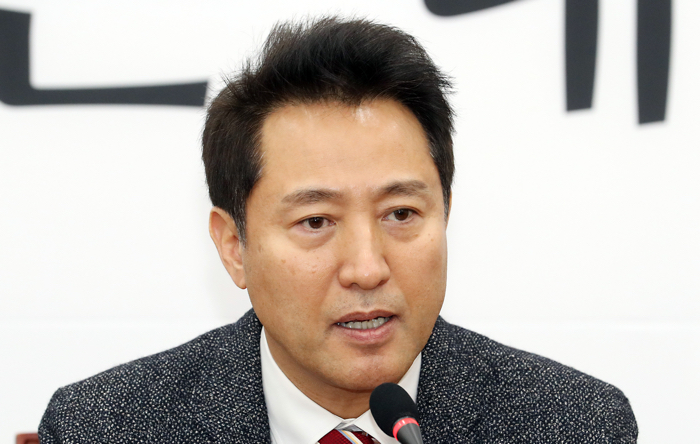 자유한국당 2·27 전당대회 보이콧을 선언했던 오세훈 전 서울시장이 12일, 입장 철회 후 '재출마'를 선언했다. /뉴시스