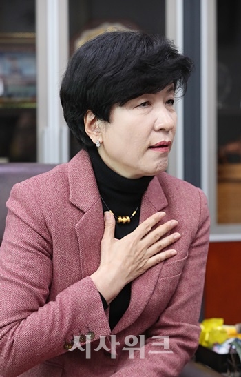 김영주 의원은 체육계 성폭력 사건을 접한 뒤 충격을 받은 표정이었다. 그는 미투 사건 관련 법안들이 여야 이견이 없는 만큼 조속한 통과를 주장했다.