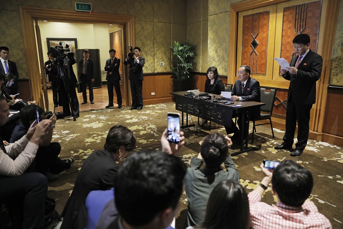 리용호 북한 외무상과 최선희 부상이 기자회견을 열고 2차 북미정상회담 결과에 대한 북측의 입장을 밝혔다. /AP-뉴시스