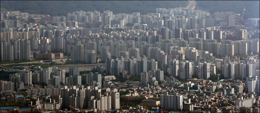 지난해 개발사업 등의 영향으로 서울의 공시지가가 전년 대비 14% 오른 것으로 나타났다. / 뉴시스