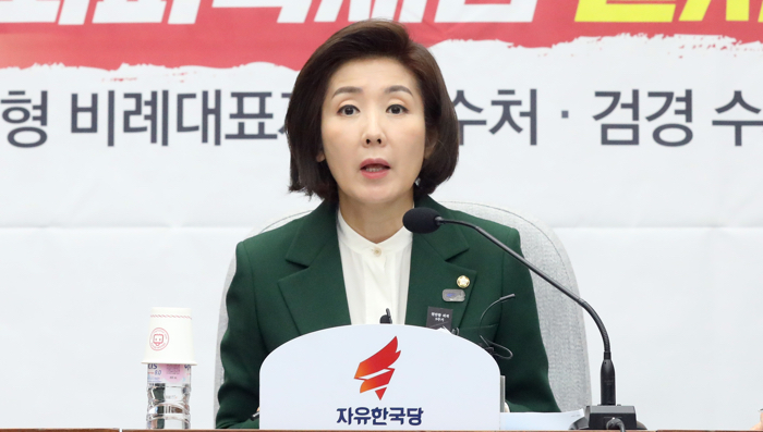 나경원 자유한국당 원내대표가 문재인 정부의 '김학의 사건' 재수사 지시에 대해 거세게 반발했다. / 뉴시스