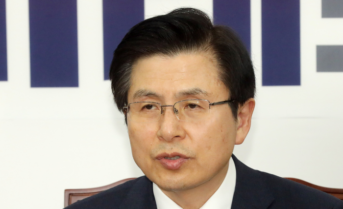 황교안 자유한국당 대표가 김학의 전 법무부 차관의 성폭력 사건 연루설이 확전되자 적극 방어에 나섰다. / 뉴시스