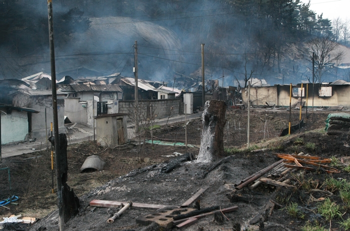통신3사는 강원 산불 관련 추가 피해를 막고 복구 및 지원을 강화하기 위해 나섰다. /뉴시스