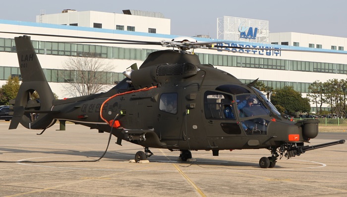 한국항공우주산업㈜(KAI)은 5일, 소형무장헬기(LAH, Light Armed Helicopter) 시제 1호기의 엔진을 최초로 가동하는 ‘엔진Run’ 지상시험을 성공적으로 수행했다고 8일 밝혔다. 사진은 KAI 본사에서 LAH 엔진 Run 지상시험을 수행하고 있는 모습 / KAI