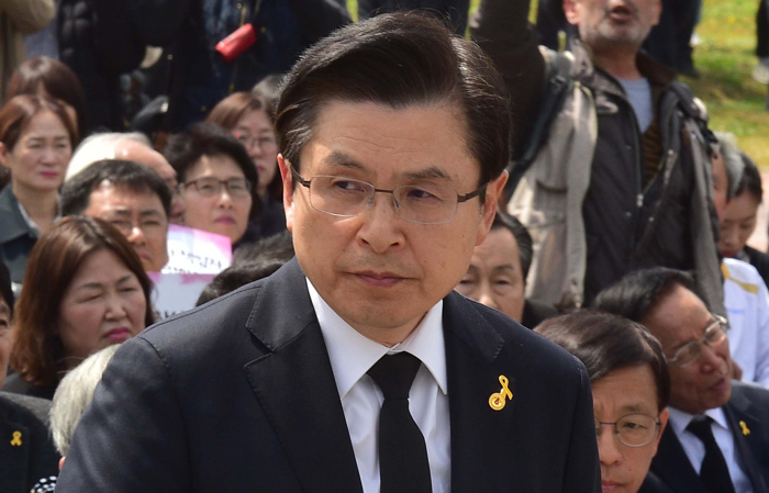 황교안 자유한국당 대표가 '세월호 참사 수사 외압 의혹'에도 16일, 인천에서 열린 '일반인 희생자 5주기 추모제'에 참석했다. / 뉴시스