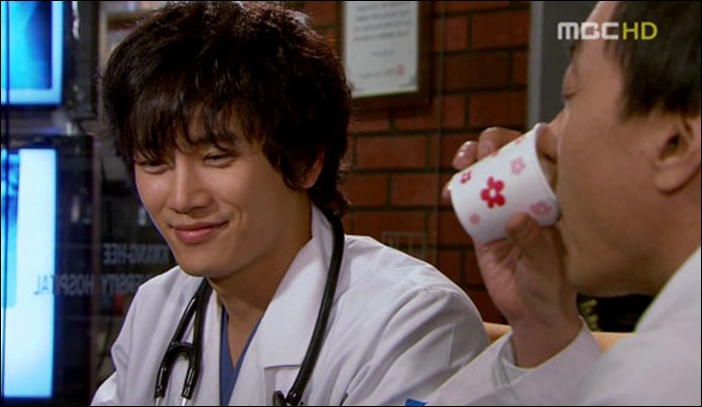 '뉴하트' 이후 11년 만에 의사 캐릭터를 소화하게 된 지성 / MBC '뉴하트' 방송화면  캡처
