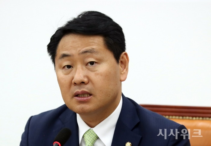 김관영 바른미래당 원내대표의 임기가 15일로 종료된다. 그는 고별 기자간담회에서 "즐거운 마음으로 내려 놓을 수 있게 됐다"고 했다. / 뉴시스