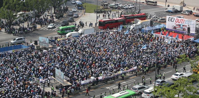 ‘타다’ 반대를 주도하고 있는 서울개인택시운송사업조합은 4월부터 ‘타다 퇴출 집회’를 이어가고 있다. /뉴시스