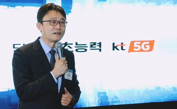 KT는 서울 중구 더 플라자 호텔에서 기자간담회를 열고, 개방형 혁신을 통한 5G 스마트팩토리 추진전략을 발표했다. 사진은 KT 기업사업부문장 박윤영 부사장의 모습.  /KT