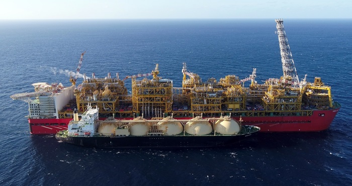 한국가스공사(사장 직무대리 김영두)는 6월 11일 호주 프렐류드(Prelude) 사업에서 해양 부유식 액화플랜트(FLNG)를 통해 첫 LNG 생산 및 선적을 완료했다고 밝혔다. / 한국가스공사