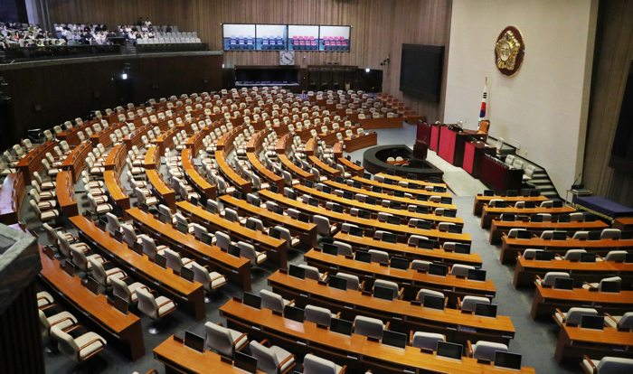20일, 6월 임시국회가 열리지만 자유한국당이 의사일정 합의를 하지 않으면서 '반쪽 국회'로 전락할 전망이다. 사진은 텅 빈 국회 본회의장. / 뉴시스
