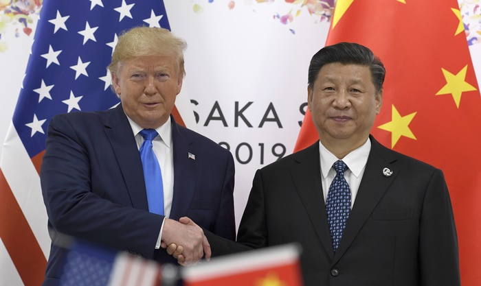 도널드 트럼프 대통령과 시진핑 주석이 G20 계기로 만나 기념사진을 촬영하고 있다. /AP-뉴시스