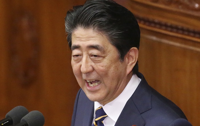 일본 정부가 반도체와 디스플레이 핵심 소재 3개 품목에 대해 한국 수출규제를 강화했다. /AP-뉴시스