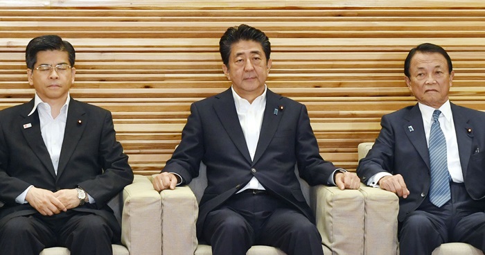 아베 총리가 각의 결정을 통해 한국을 화이트리스트에서 배제하는 조치를 강행했다. /AP-뉴시스