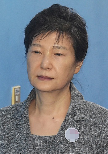 박근혜 전 대통령의 서강대 동문 모임인 서강바른포럼에서 매크로 프로그램을 이용한 불법 선거운동을 벌여 핵심 간부들과 관계자들이 줄줄이 검찰에 기소됐다. / 뉴시스