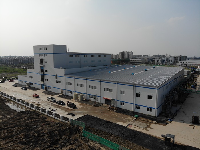 포스코(회장 최정우)가 22일 중국 저장성(浙江省)에서 해외 첫 양극재 공장의 준공식을 개최하고 글로벌 이차전지소재 시장에 본격 진출한다. 사진은 포스코 중국 양극재 공장 전경 / 포스코