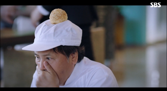 시청자들의 눈살을 찌푸리게 만들었던 제빵사 관련 장면 / SBS '닥터탐정' 방송화면 캡처