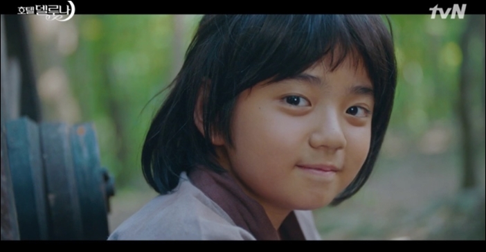'호텔 델루나'에서 여진구('구찬성' 역)의 어린시절을 소화한 김강훈 / tvN '호텔 델루나' 방송화면 캡처