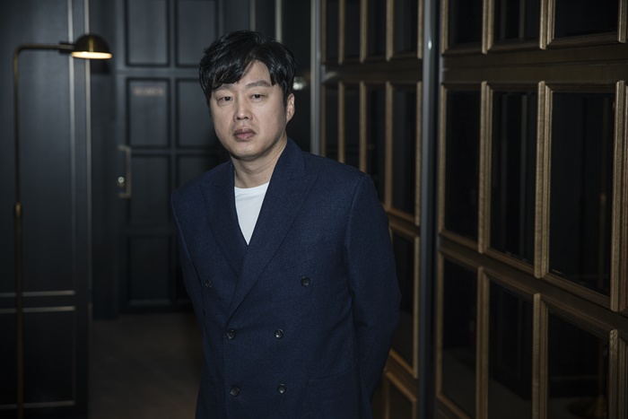 배우 김희원이 영화 ‘신의 한 수: 귀수편’(감독 리건)으로 새로운 연기 변신을 시도했다. /CJ엔터테인먼트