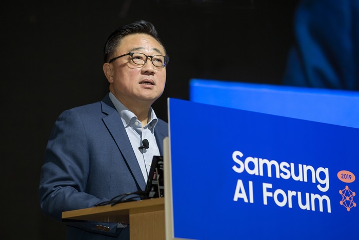 5일 삼성전자 서울R&D캠퍼스에서 열린 '삼성 AI 포럼 2019'에서 고동진 사장이 개회사를 하고 있다. /삼성전자