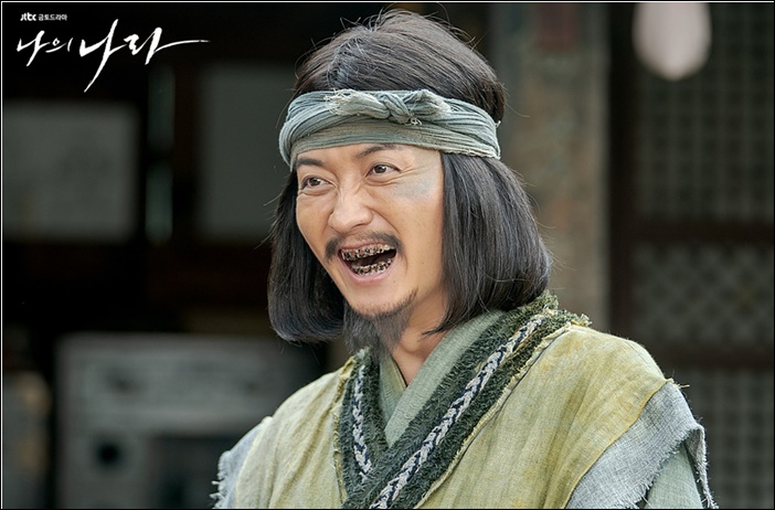 '박문복' 캐릭터로 완벽하게 분한 인교진 / JTBC '나의 나라' 공식 홈페이지
