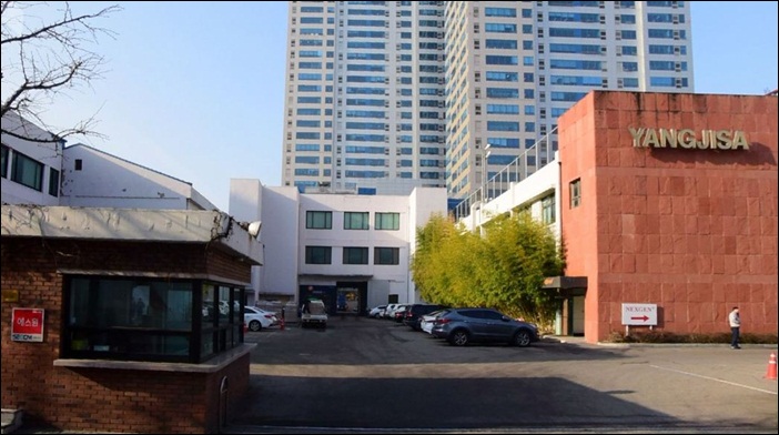 양지사가 토지와 건축 및 부속 존치물 100%를 양도하기로 한 금천구 가산동의 서울사무소. / 네이버 지도