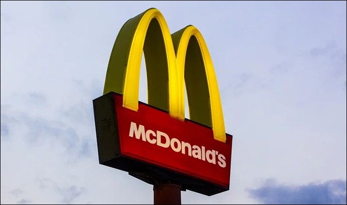 지난 19일 '햄버거 병' 논란에서 벗어나기 위해 주방공개 행사를 연 맥도날드가 이틀 만에 식약처가 실시한 '햄버거 업체 특별위생점검'에서 최다 위반 업체로 이름을 올려 위생 실태가 다시 도마에 올랐다.