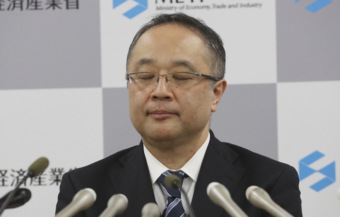 이이다 요이치 일본 경제산업성 무역관리부장이 도쿄에서 한국의 지소미아 종료 유예와 관련해 기자회견을 하고 있다. /뉴시스