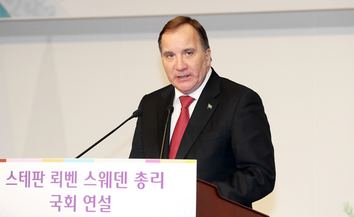 스테판 뢰벤 스웨덴 총리가 19일, 대한민국에 공식 방문한 가운데 국회도서관 대강당에서 '국회 연설'을 했다. 스웨덴 총리로서 한국 국회 연설은 처음이다. / 뉴시스