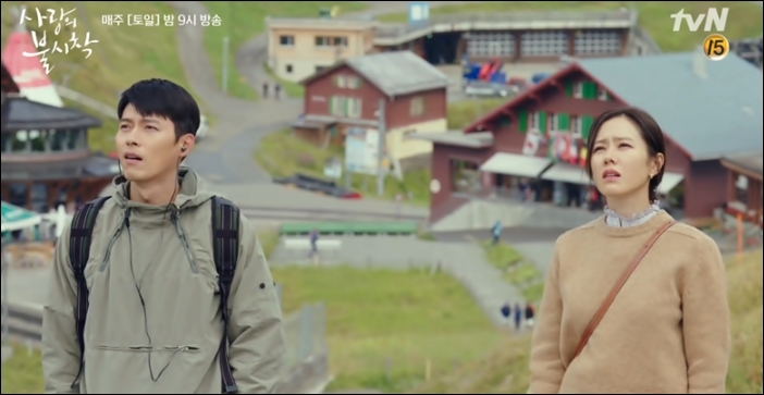 (사진 좌측부터) 현빈과 손예진의 운명적 첫 만남을 에필로그를 통해 공개한 '사랑의 불시착' / tvN '사랑의 불시착' 방송화면 캡처