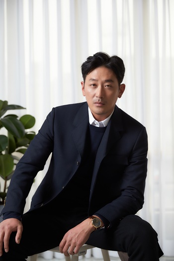배우 하정우가 영화 ‘클로젯’(감독 김광빈)으로 돌아왔다. /CJ엔터테인먼트