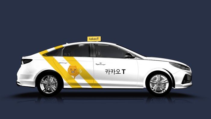 카카오모빌리티가 서울, 성남, 대구에 이어 대전에서 카카오T 블루 시범 서비스를 4일부터 시작했다. 500여대 규모로 시범 서비스를 진행하고 안정화 작업 등을 거친 후 본격 서비스할 계획이다. /카카오모빌리티
