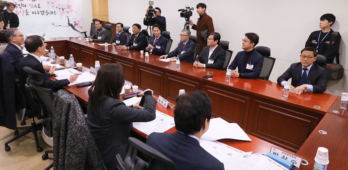 지난 2일 서울 국회의원회관에서 자유한국당 총선 공천신청자 면접을 진행하고 있다. /뉴시스