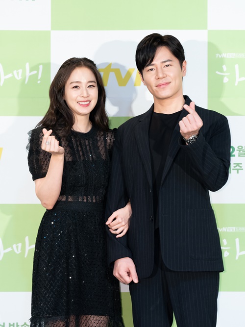 ‘하이바이, 마마!’에서 부부로 연기 호흡을 맞춘 김태희(왼쪽)과 이규형. /tvN