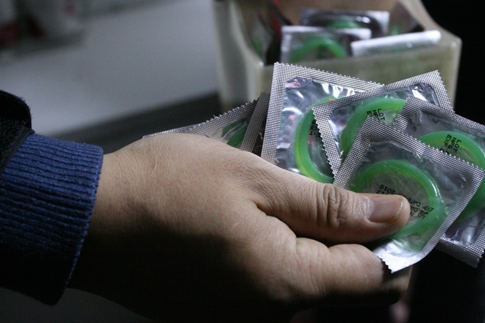 콘돔은 고무나무에서 추출된 천연라텍스로 만들어진다. /뉴시스