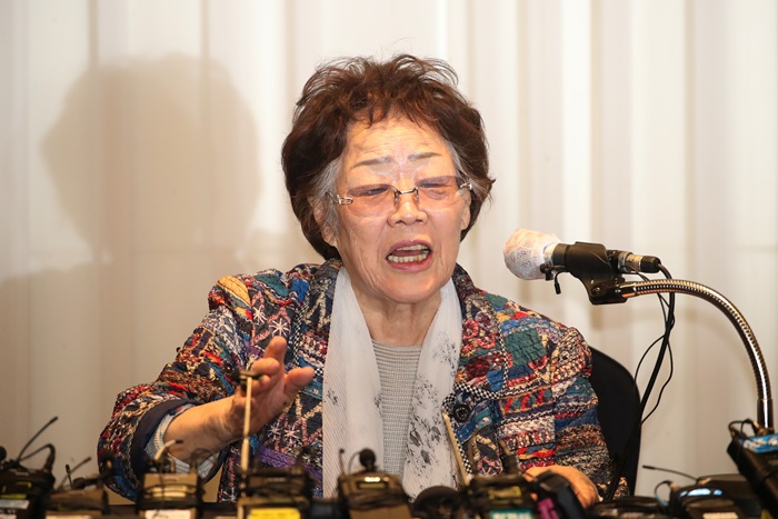 일본군 위안부 피해자로 알려진 이용수 할머니가 지난 25일 오후 대구 수성구 인터불고호텔에서 기자회견을 하고 있다. /뉴시스