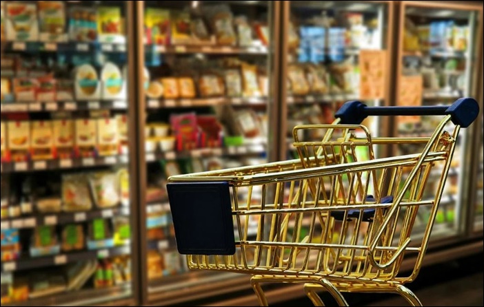 대형마트 업체들이 일정 금액 구매 이상시 상품권 지급이나 할인혜택을 제공하는 '쇼핑 지원금'으로 코로나19 극복에 나선다.