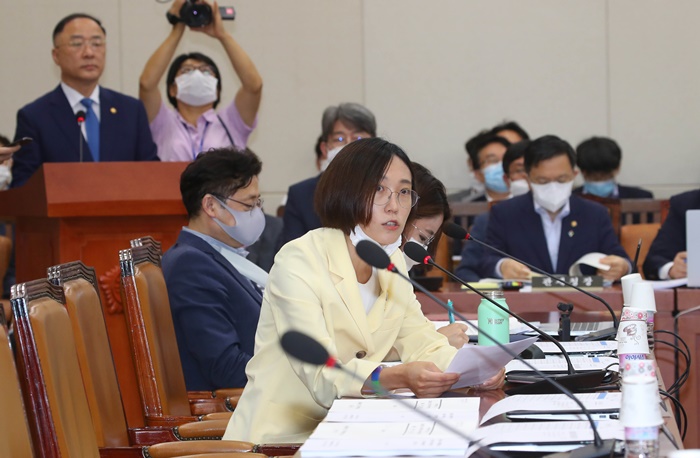 장혜영 정의당 의원이 국회 예산정책처에 받은 자료에 따르면 지난 3년간 추가경정예산안의 미집행급액이 1조6,000억원에 달하는 것으로 나타났다. /뉴시스