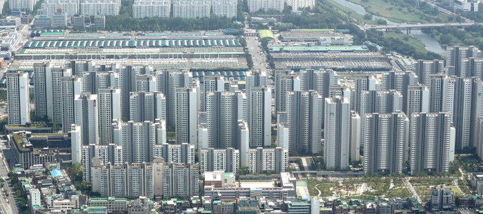 6월 서울 아파트 거래량이 연중 최고치를 기록하고 있는 것으로 나타났다./뉴시스