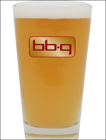 BBQ가 치킨 프랜차이즈 최초로 자체 수재 맥주를 내놓는다. / 제너시스BBQ