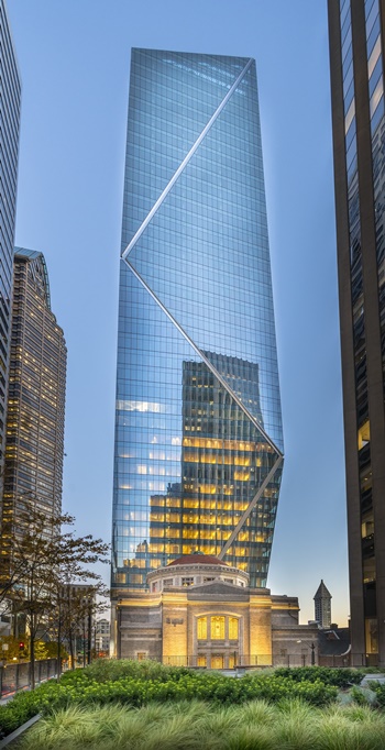 롯데호텔에 따르면 ‘롯데호텔 시애틀’은 44층 높이 빌딩의 1층부터 16층에 총 189실(스위트 룸 33실 포함)의 규모를 갖췄다.  / 롯데호텔