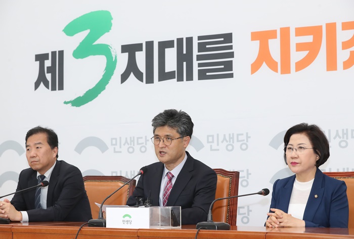 이수봉 민생당 비상대책위원장이 지난 5월 20일 서울 여의도 국회에서 비대위원장 수락 기자회견을 하고 있다. /뉴시스