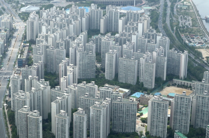 서울 거주자의 경기도 아파트 매입 건수가 역대 최대치를 기록한 것으로 나타났다./뉴시스